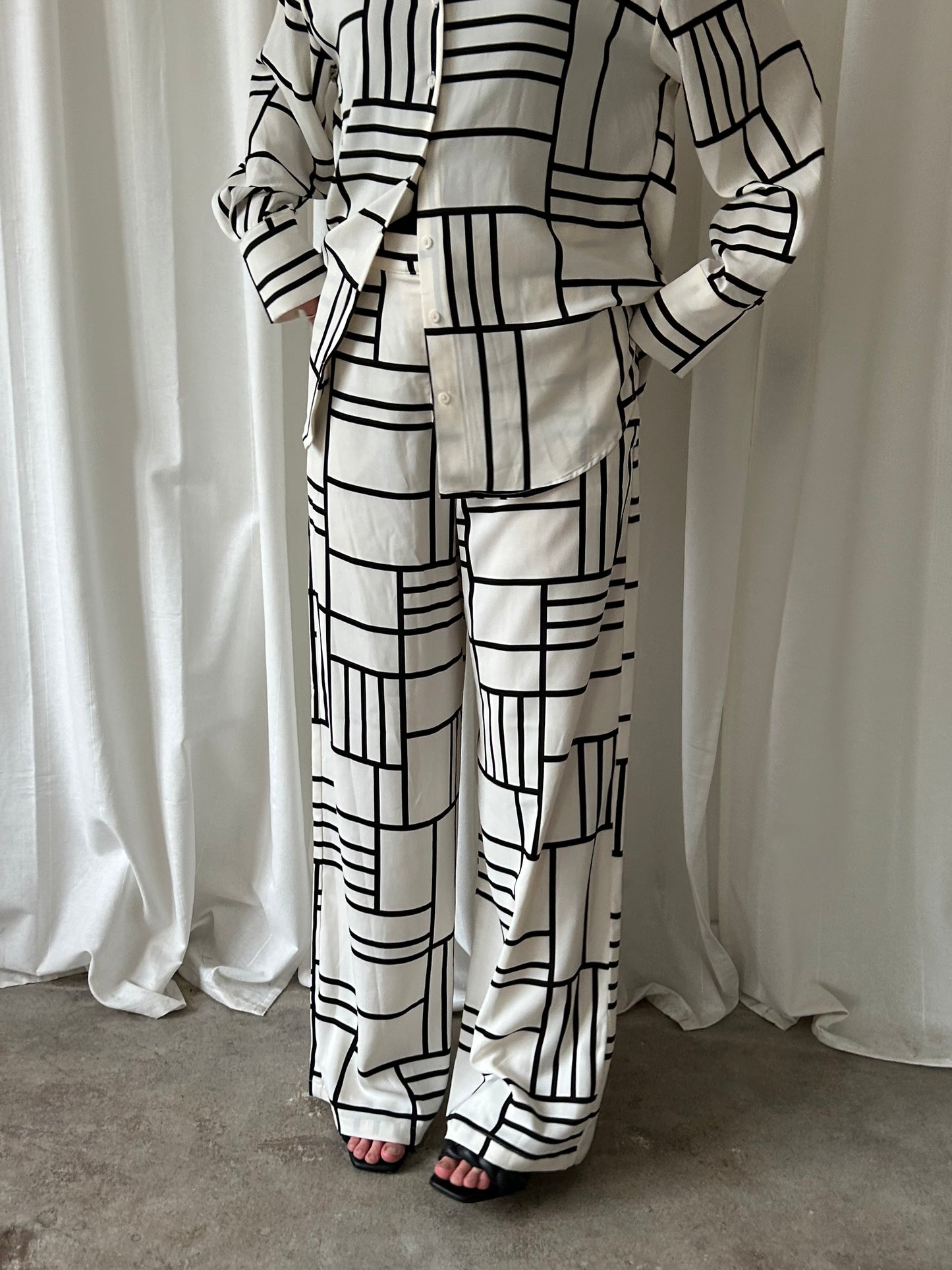 Dynamite Stripped Set -Black/White