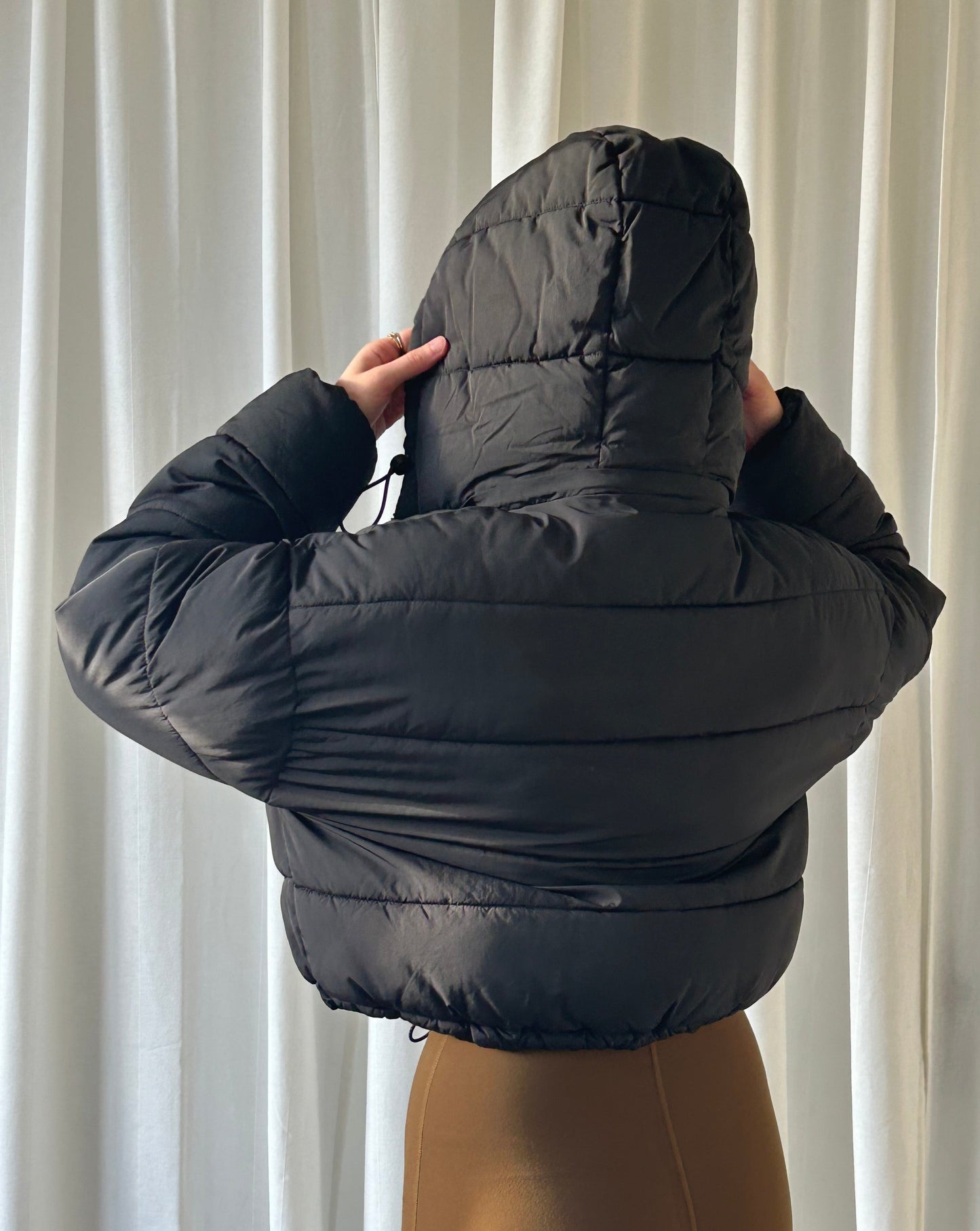 Urban Outfitters Cropped Puffer Jacket - Black