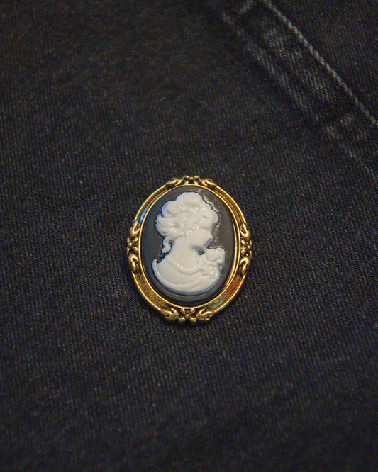 Cameo Wearable Charm - Blk/Wht/Gold